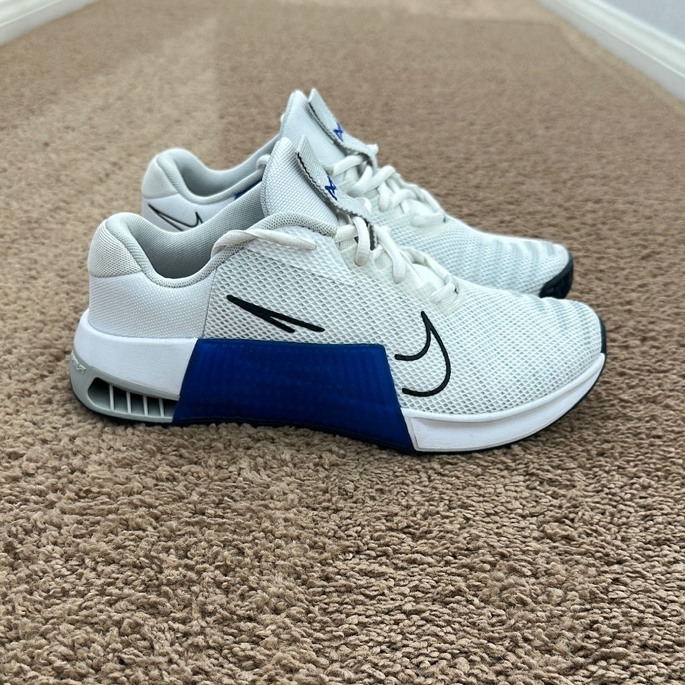 Nike Metcon 9 White/Pure Platinum/Racer Blue DZ2617-100
Women 8.5 / Mens 7